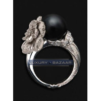 Carrera y Carrera Gardenia 18K White Gold Ring with Onyx and Diamonds Carrera y Carrera Gardenia 18K White Gold Ring with Onyx and Diamonds