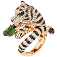 Перстень Boucheron Animals Bagha, рожеве золото, смарагд, діаманти, сапфіри