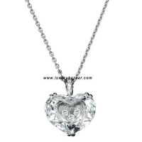 Chopard So Happy White Stone Heart 3 Floating Diamonds White 77 Chopard So Happy White Stone Heart 3 Floating Diamonds White 77